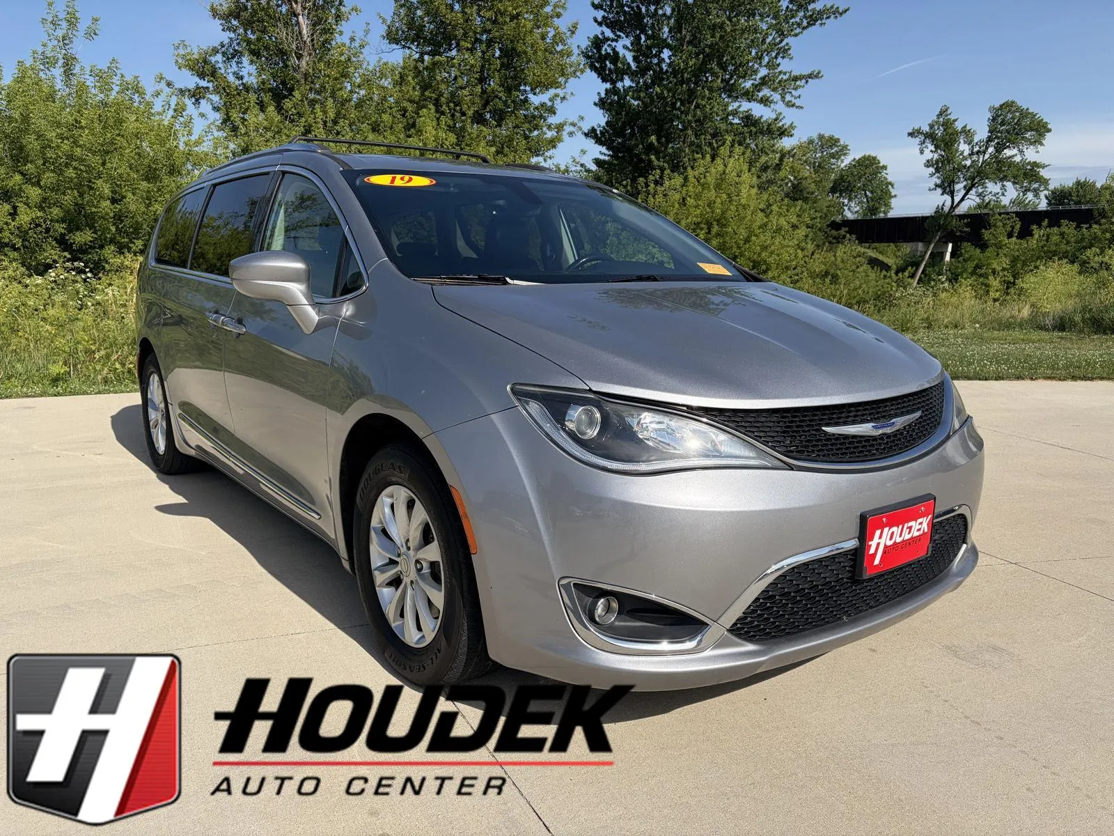 Silver 2019 Chrysler Pacifica Touring L for sale in Marion, IA