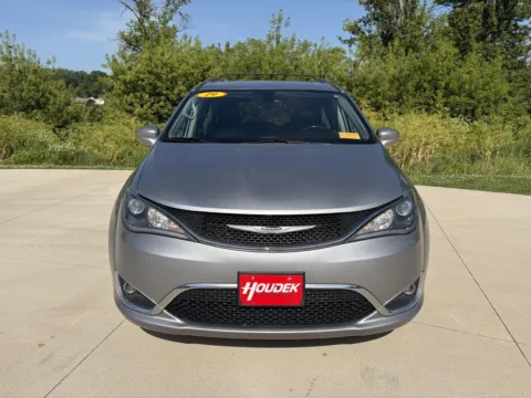 Photos of 2019 Chrysler Pacifica Touring L for sale in Marion, IA at Houdek Auto Center