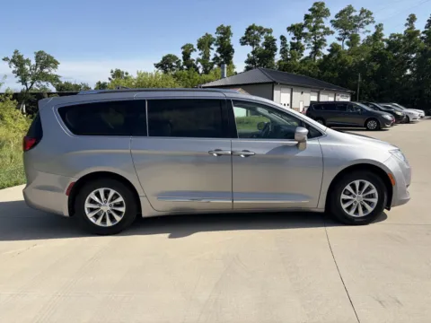 More photos of 2019 Chrysler Pacifica Touring L at Houdek Auto Center, IA
