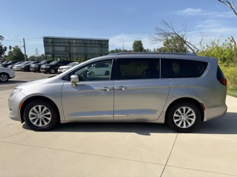 More photos of 2019 Chrysler Pacifica Touring L at Houdek Auto Center, IA