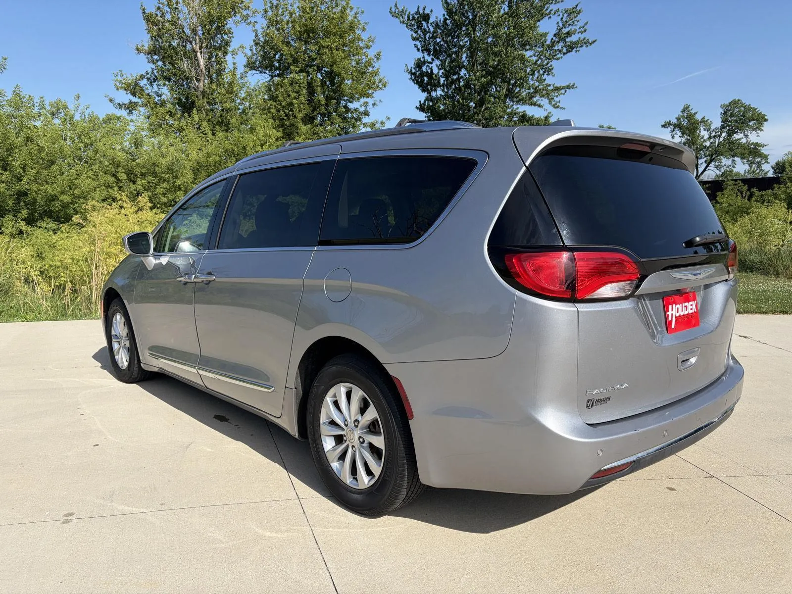 Chrysler Pacifica photo 6