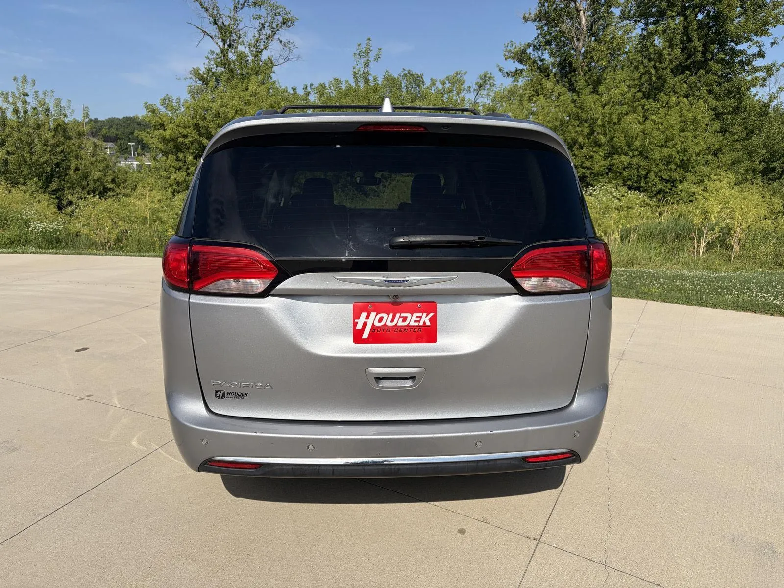 Chrysler Pacifica photo 7