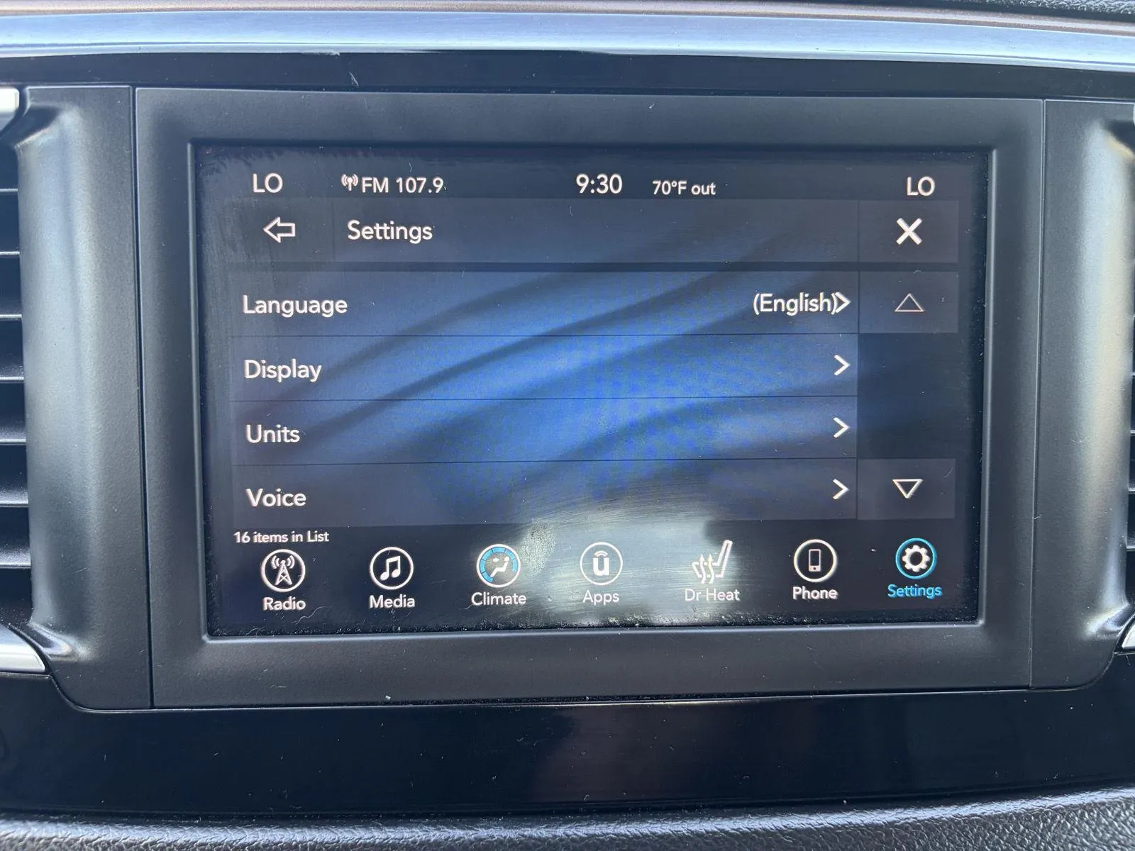 Chrysler Pacifica photo 19