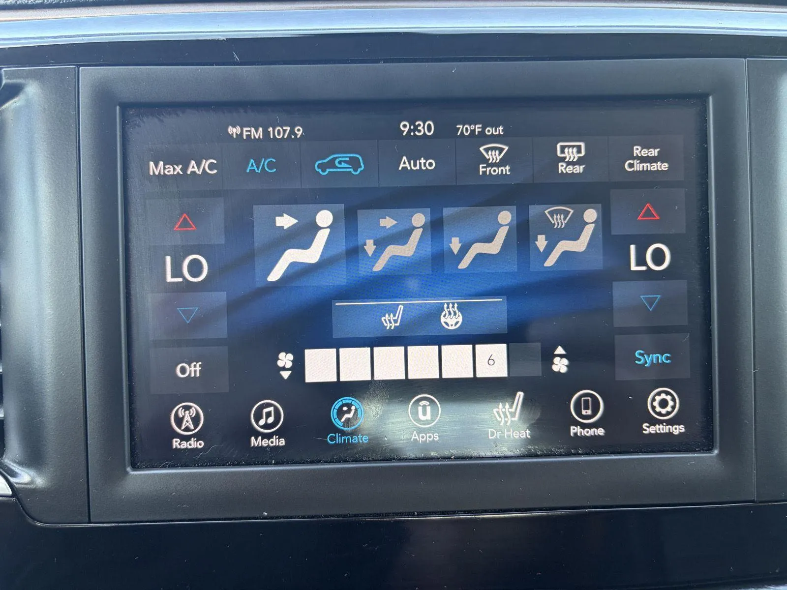 Chrysler Pacifica photo 20
