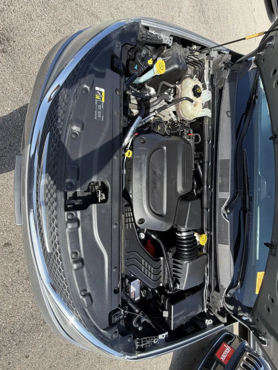 Chrysler Pacifica photo 23