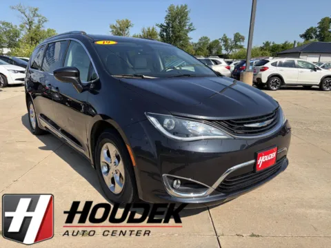 Black 2019 Chrysler Pacifica Hybrid Touring L for sale in Marion, IA
