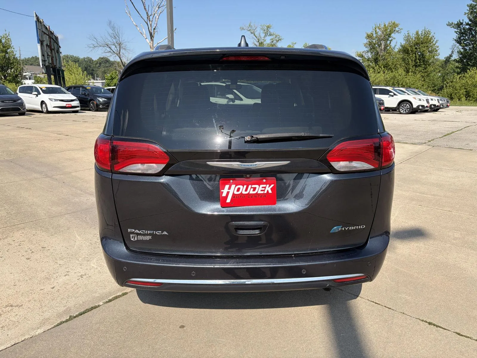 Chrysler Pacifica photo 7