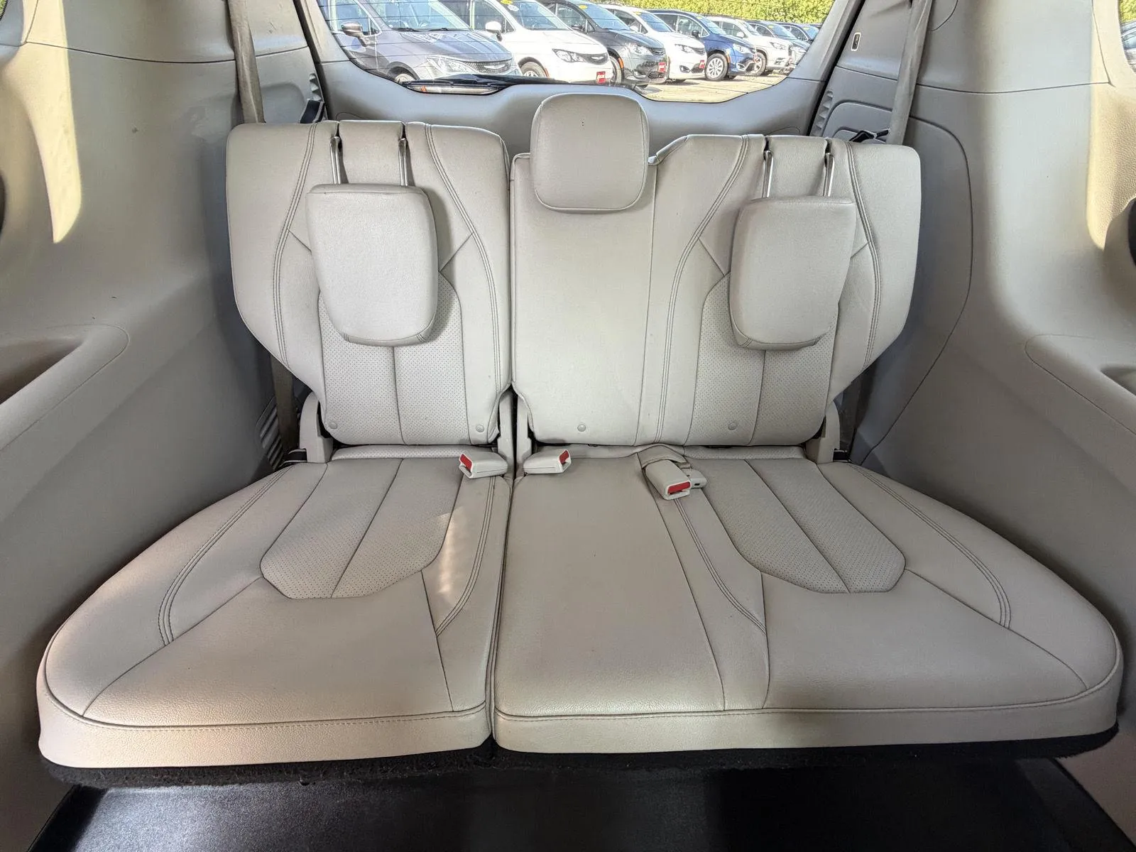 Chrysler Pacifica photo 18