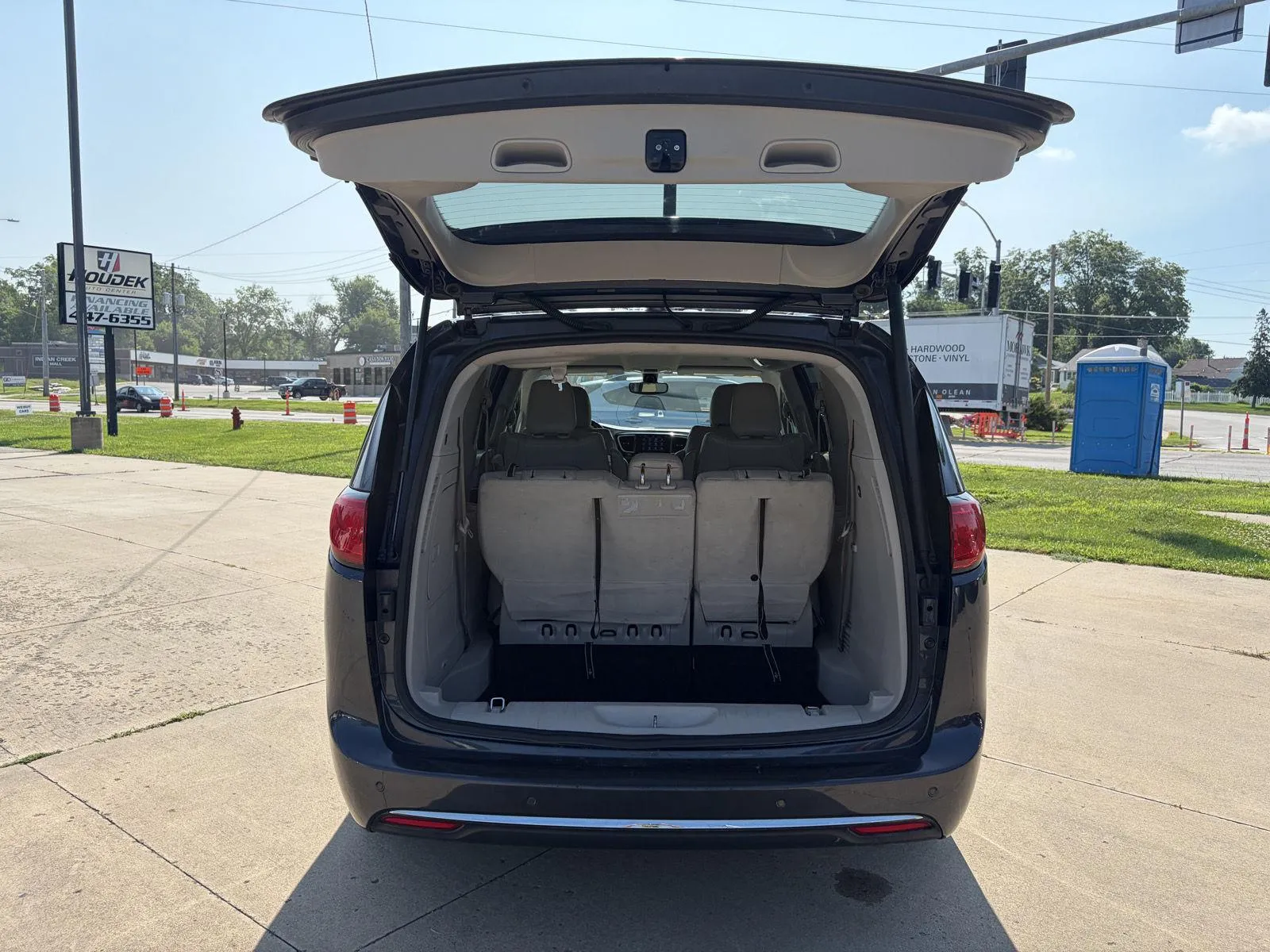 Chrysler Pacifica photo 24