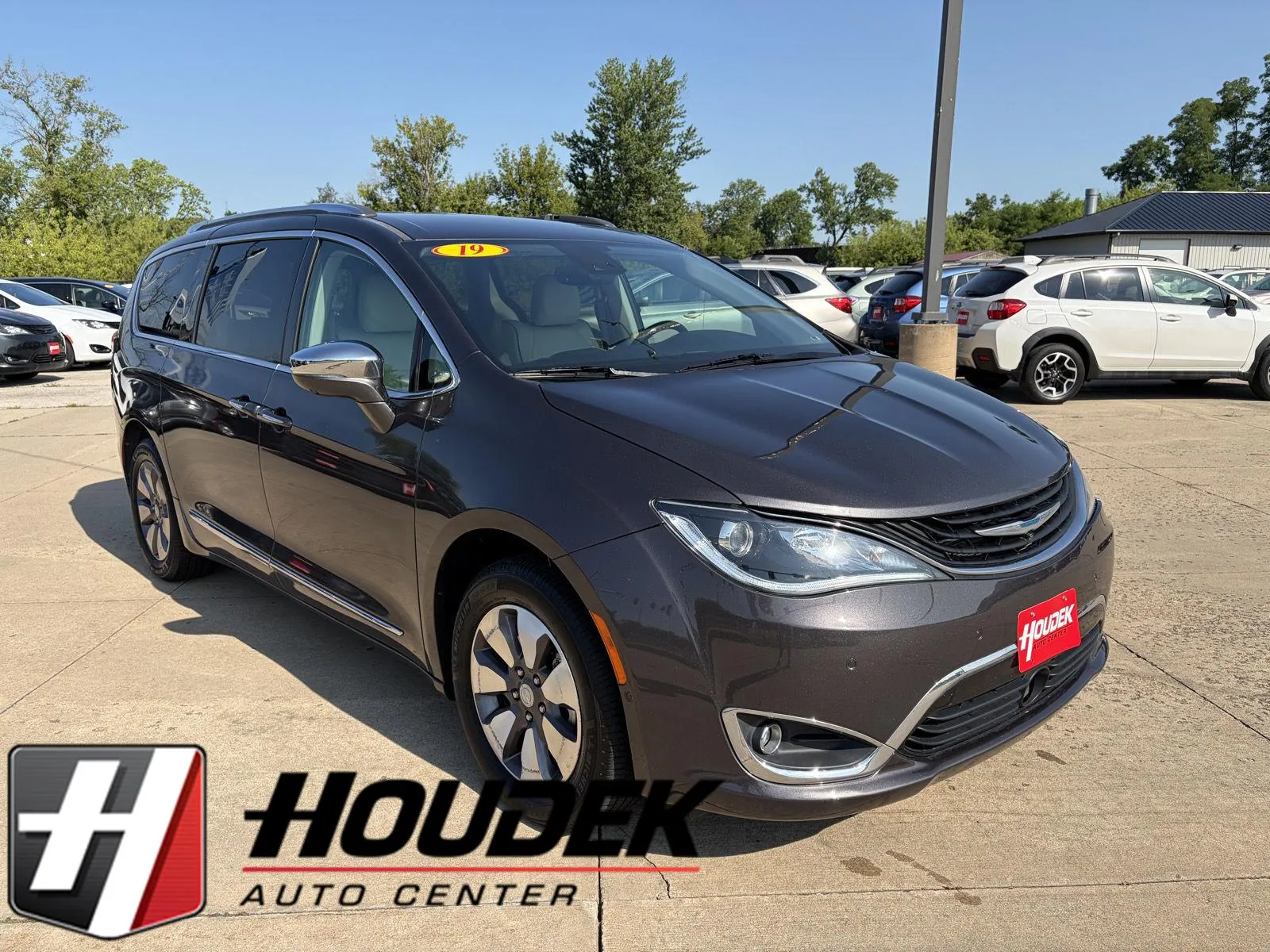 Gray 2019 Chrysler Pacifica Hybrid Limited for sale in Marion, IA