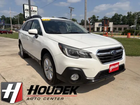 White 2019 Subaru Outback 2.5i Premium for sale in Marion, IA