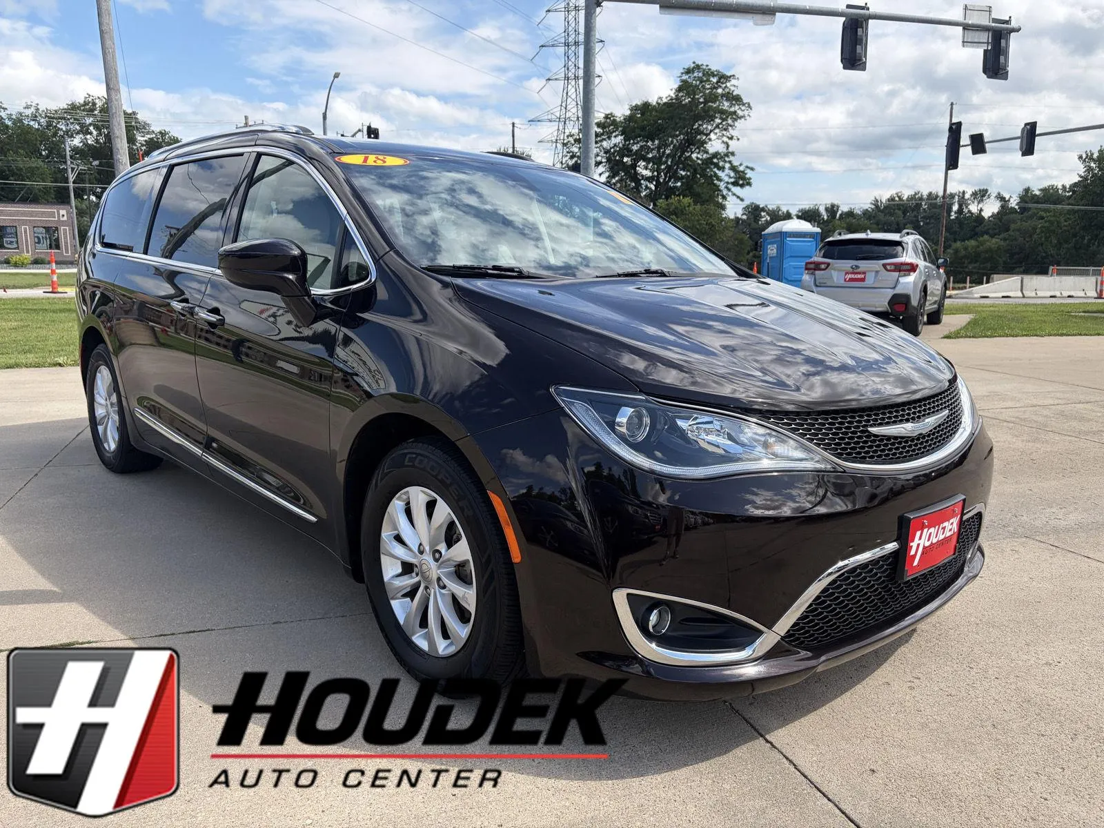 Unknown 2018 Chrysler Pacifica Touring L for sale in Marion, IA