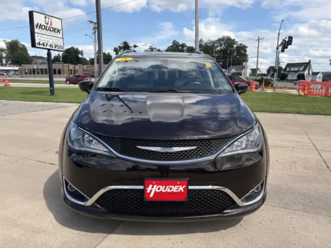 Photos of 2018 Chrysler Pacifica Touring L for sale in Marion, IA at Houdek Auto Center