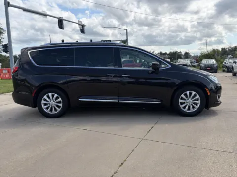 More photos of 2018 Chrysler Pacifica Touring L at Houdek Auto Center, IA
