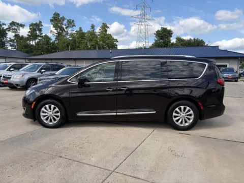 More photos of 2018 Chrysler Pacifica Touring L at Houdek Auto Center, IA