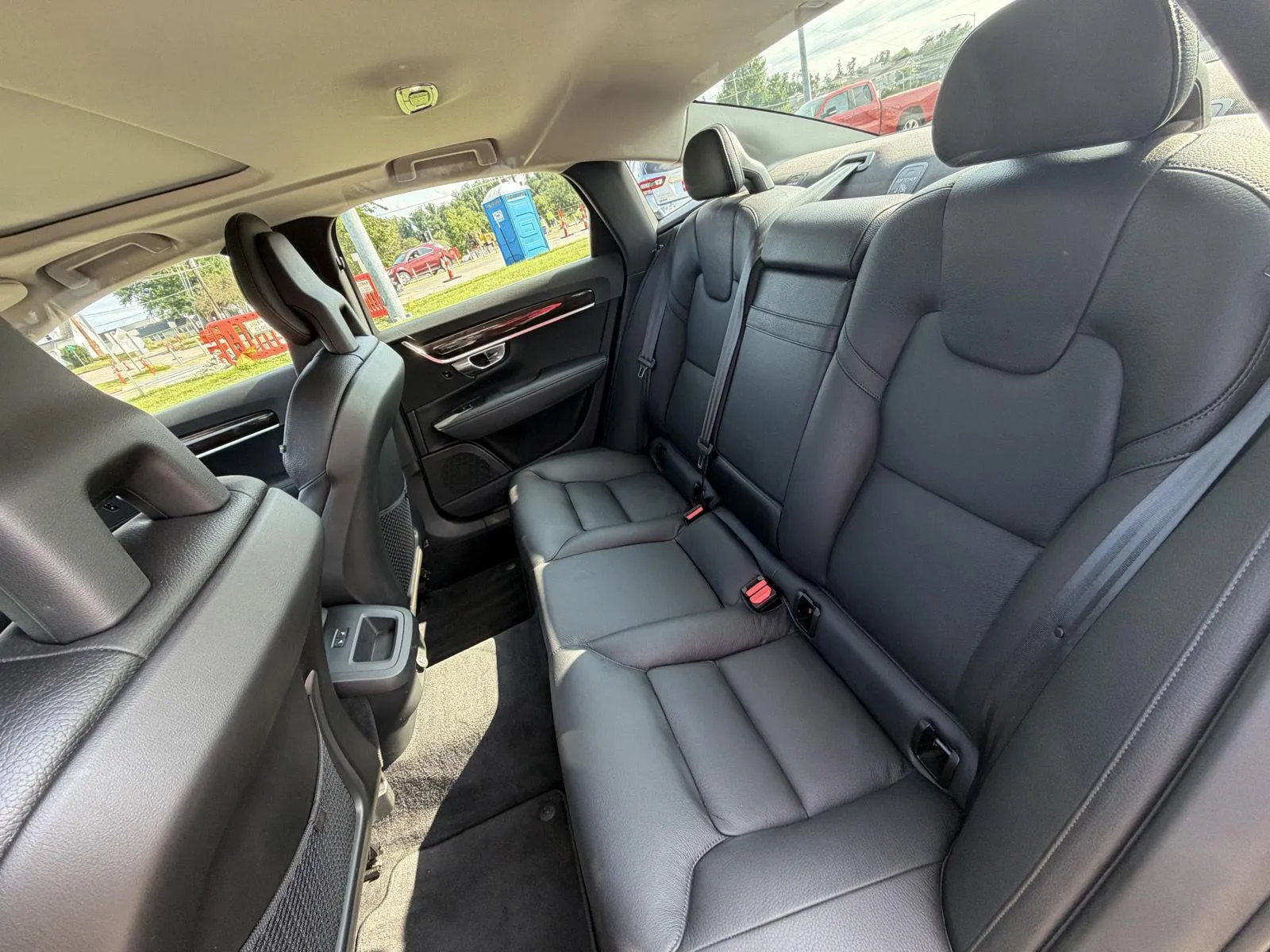 Volvo S90 photo 17