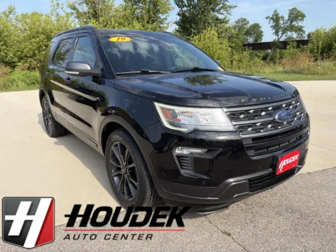 Black 2019 Ford Explorer XLT for sale in Marion, IA