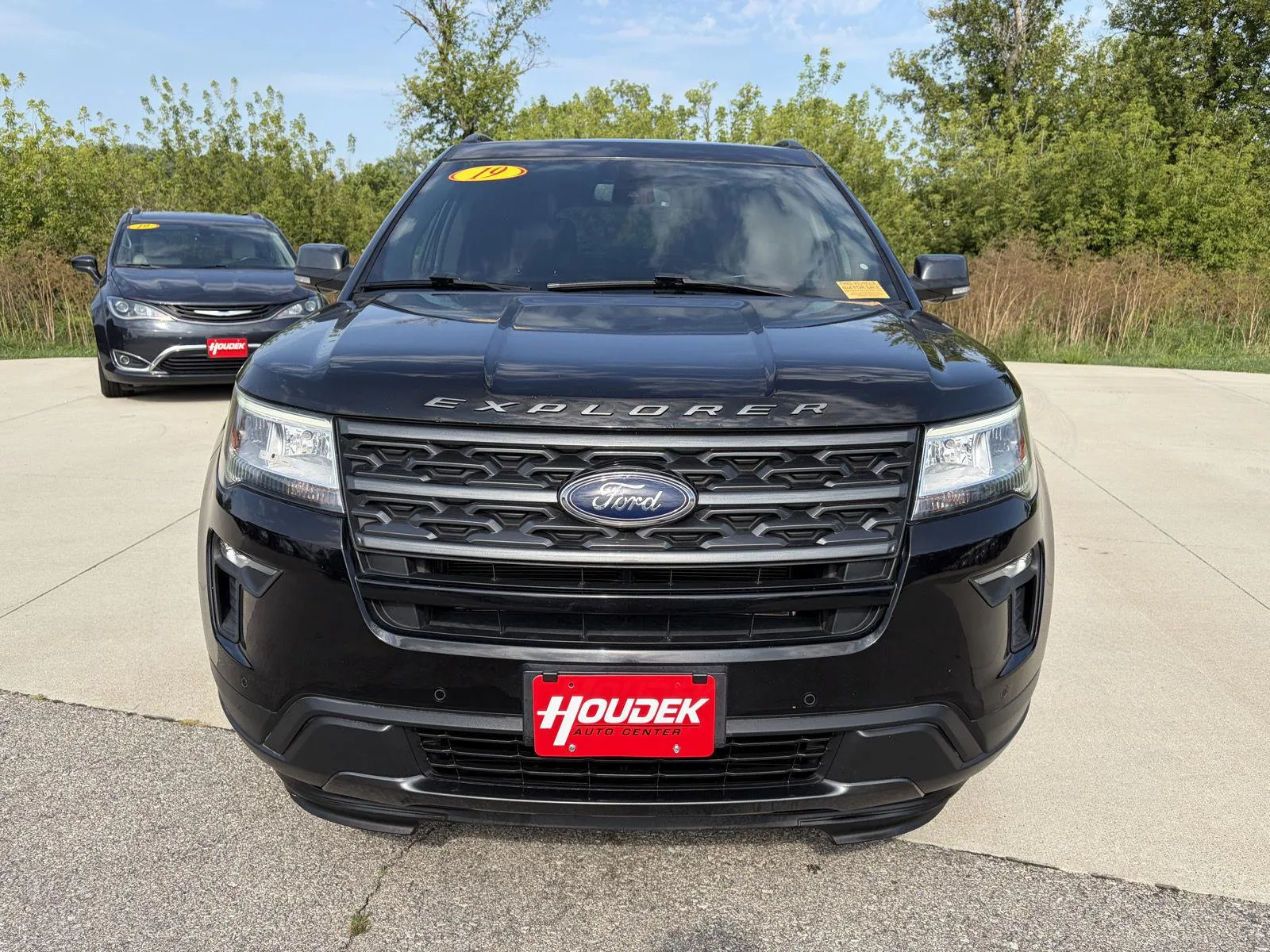 Ford Explorer photo 2