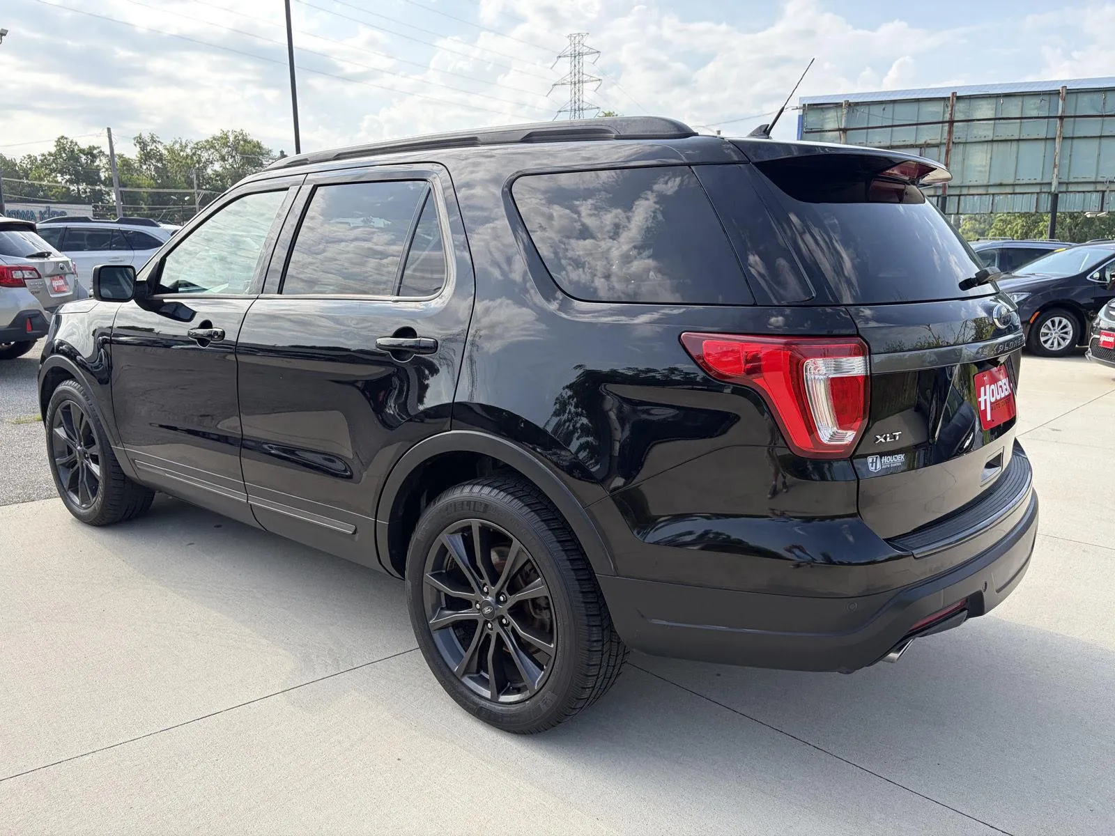 Ford Explorer photo 6