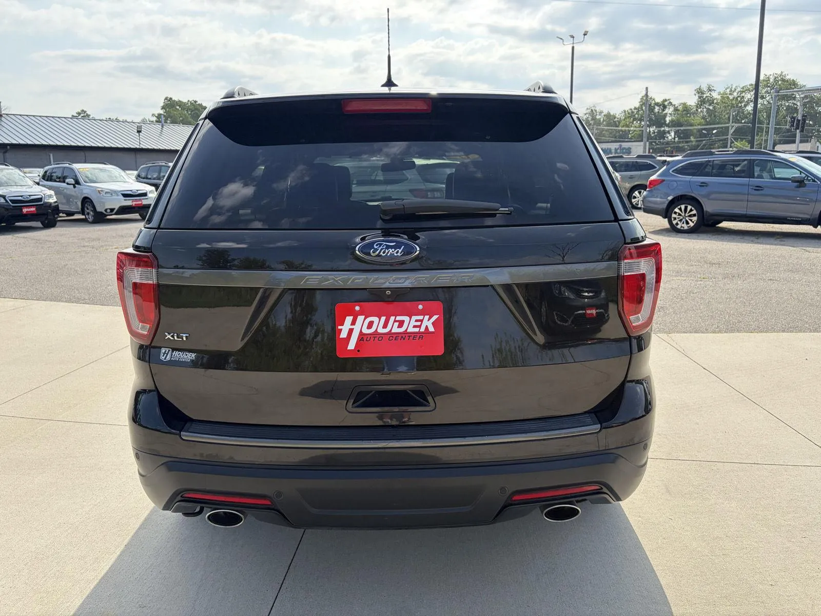 Ford Explorer photo 7