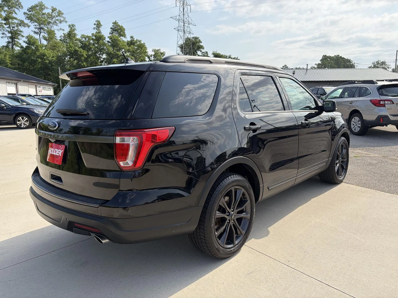 Ford Explorer photo 8