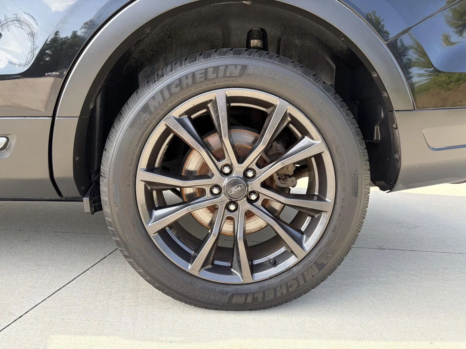 Ford Explorer photo 9