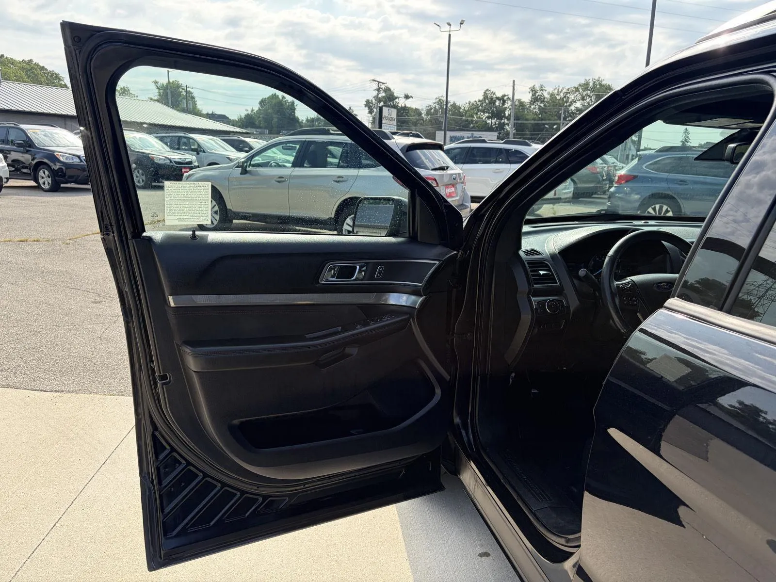 Ford Explorer photo 10