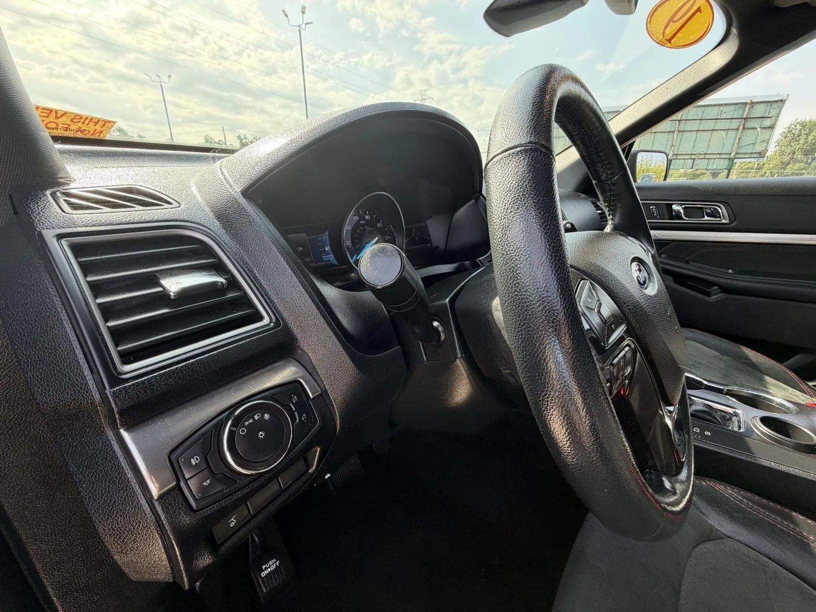 Ford Explorer photo 11