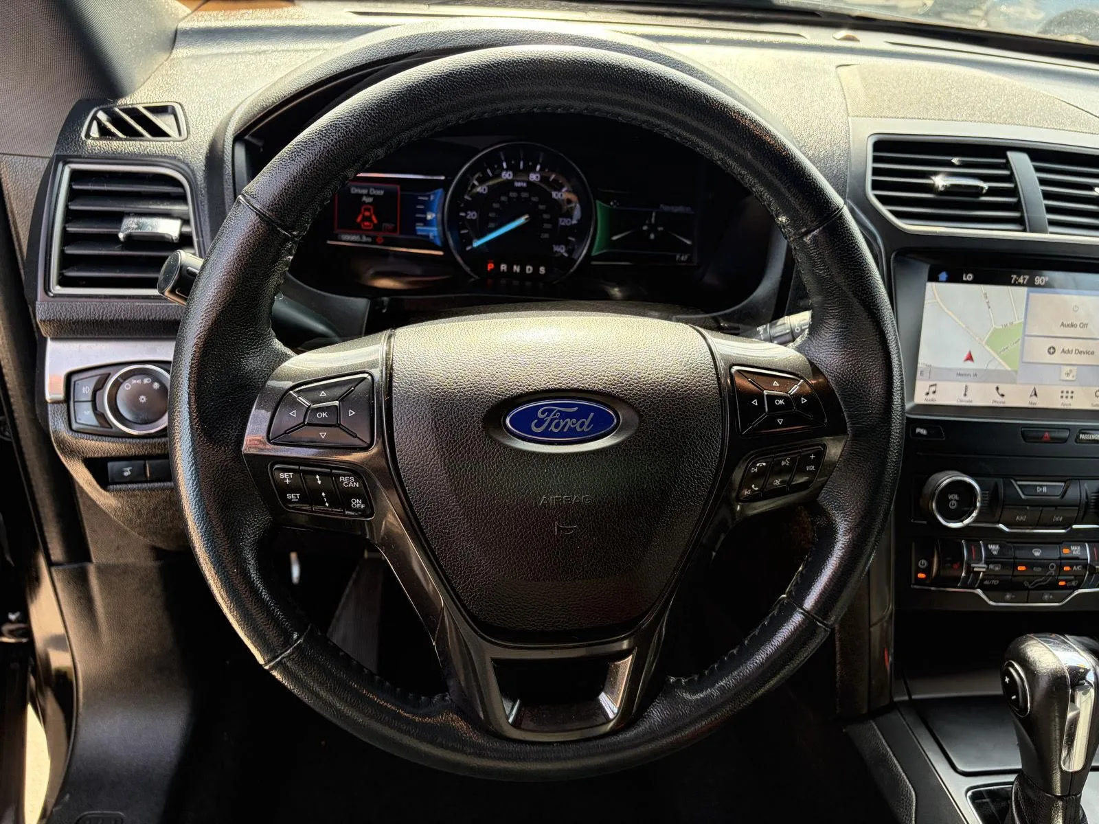 Ford Explorer photo 12
