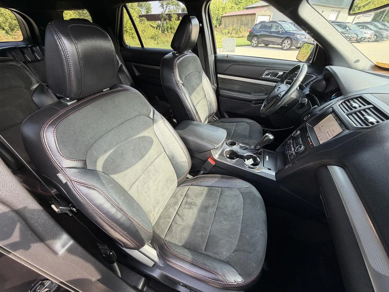 Ford Explorer photo 15