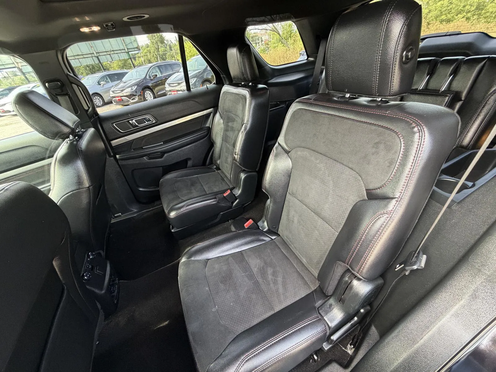Ford Explorer photo 16