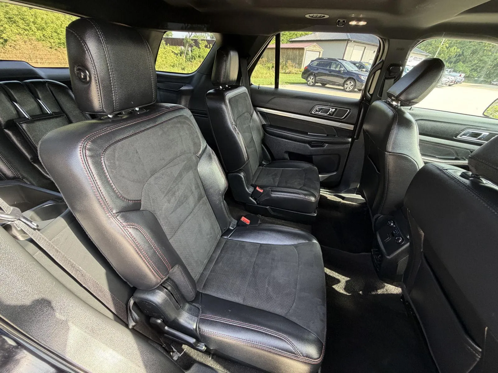 Ford Explorer photo 17