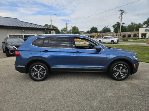 More photos of 2018 Volkswagen Tiguan SE at Houdek Auto Center, IA