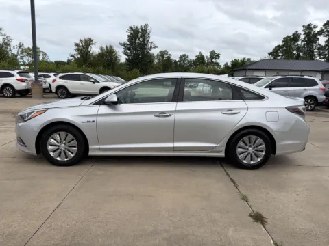 More photos of 2016 Hyundai Sonata Hybrid SE at Houdek Auto Center, IA