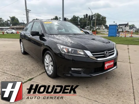 Black 2015 Honda Accord Sedan EX for sale in Marion, IA