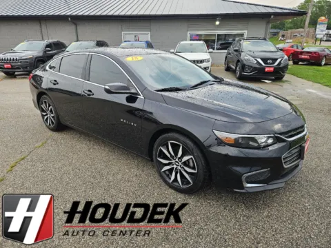 Black 2018 Chevrolet Malibu LT for sale in Marion, IA