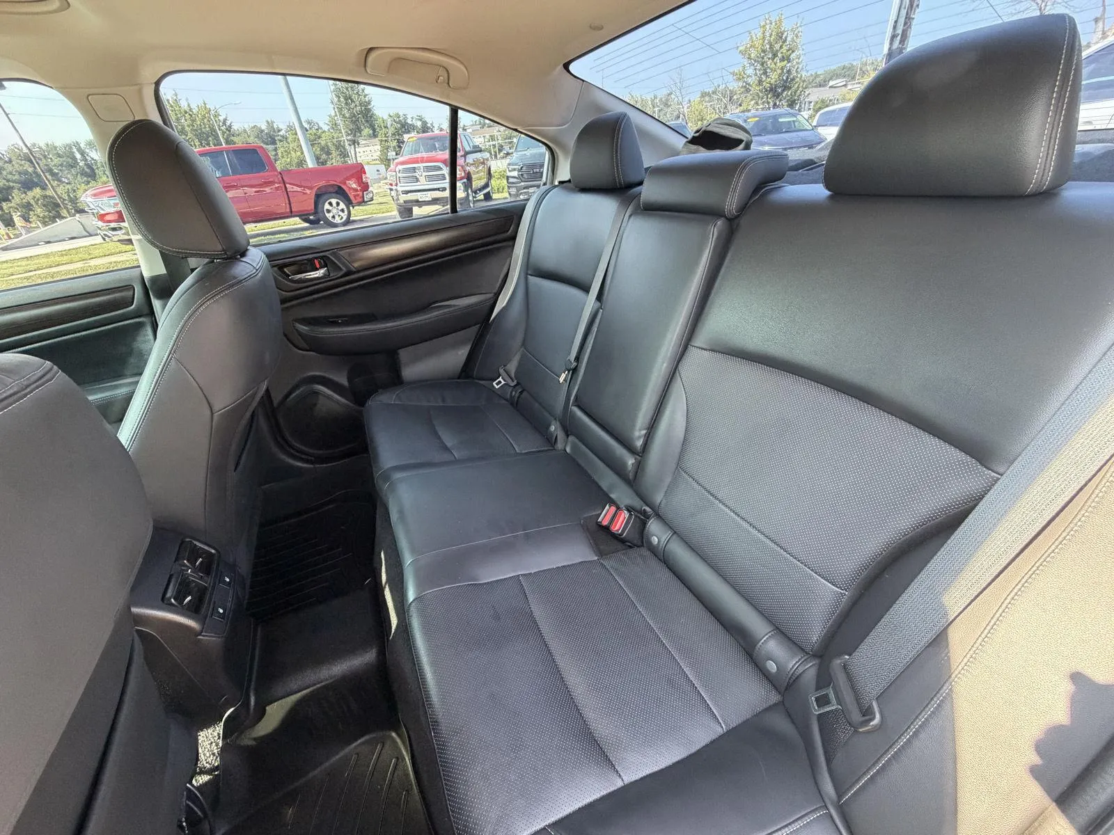Subaru Legacy photo 16