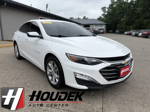 White 2022 Chevrolet Malibu LT for sale in Marion, IA