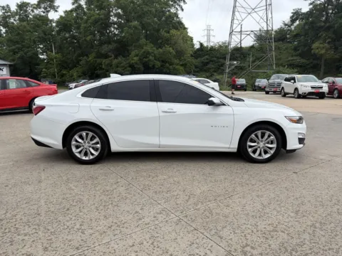 More photos of 2022 Chevrolet Malibu LT at Houdek Auto Center, IA
