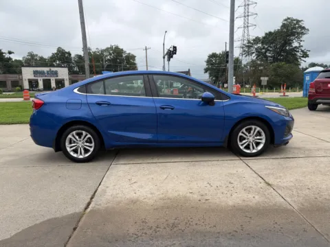 More photos of 2019 Chevrolet Cruze LT at Houdek Auto Center, IA