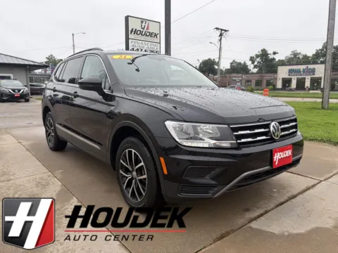 Black 2021 Volkswagen Tiguan SE for sale in Marion, IA