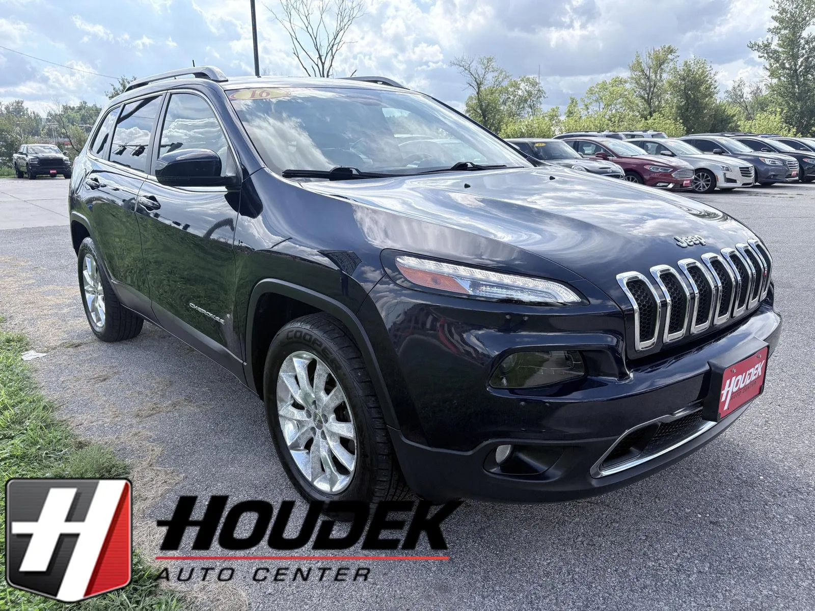 Black 2016 Jeep Cherokee Limited for sale in Marion, IA