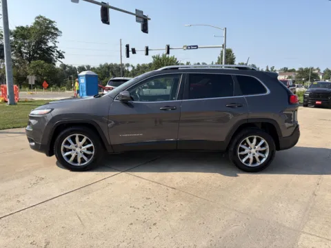 More photos of 2018 Jeep Cherokee Limited at Houdek Auto Center, IA