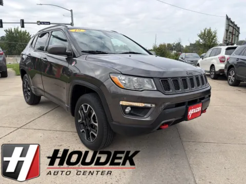 Gray 2018 Jeep Compass Trailhawk for sale in Marion, IA