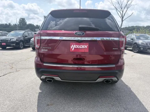 More photos of 2018 Ford Explorer Limited at Houdek Auto Center, IA