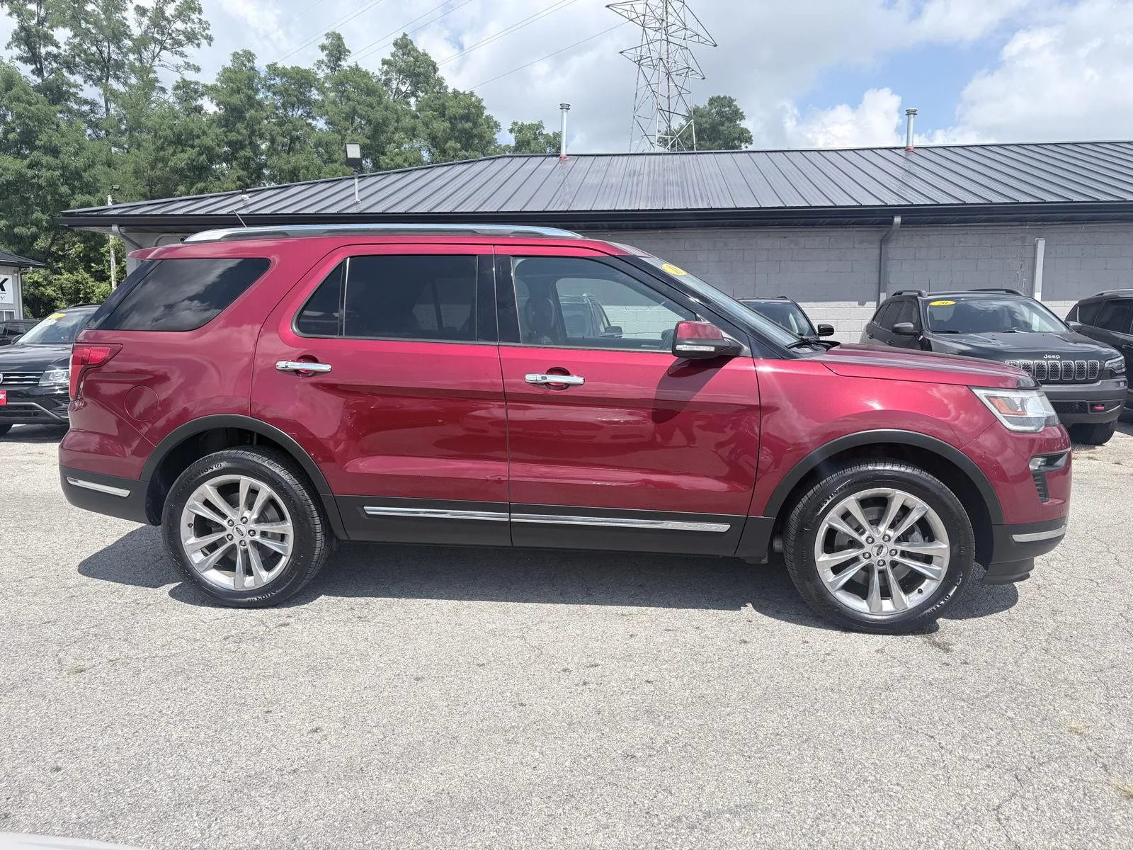 Ford Explorer photo 7