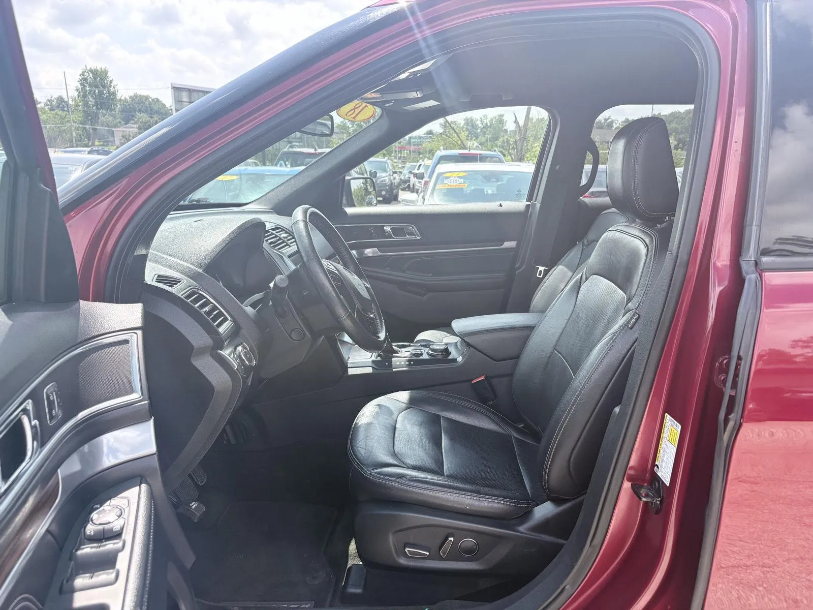 Ford Explorer photo 11