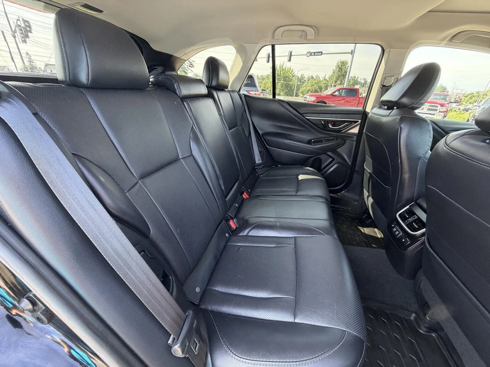 Subaru Outback photo 16