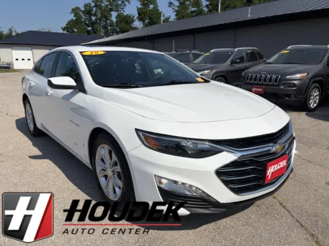 White 2019 Chevrolet Malibu LT for sale in Marion, IA