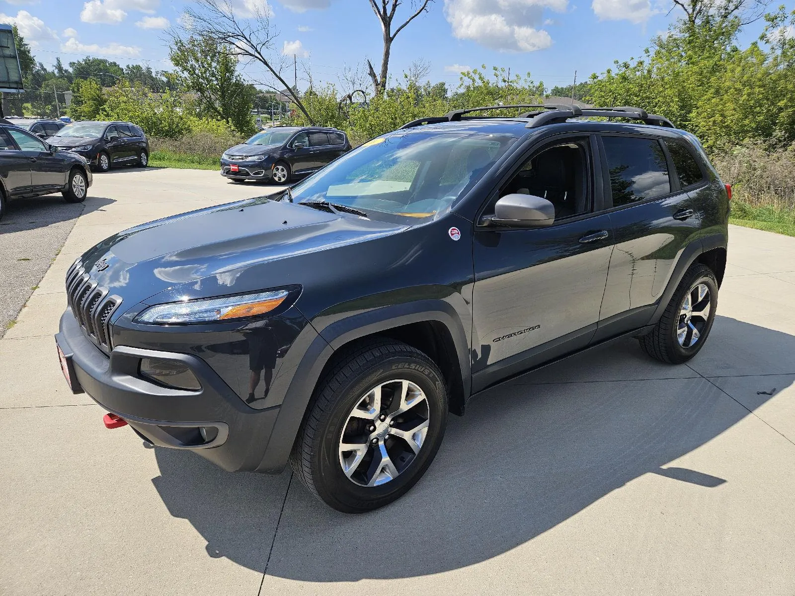 Jeep Cherokee photo 3